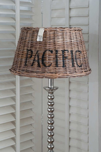 Lampeskærm i rattan med skrift - Lampshade Pacific L