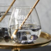 Glas m. hus indeni - Drinks On The House Glass UDSOLGT