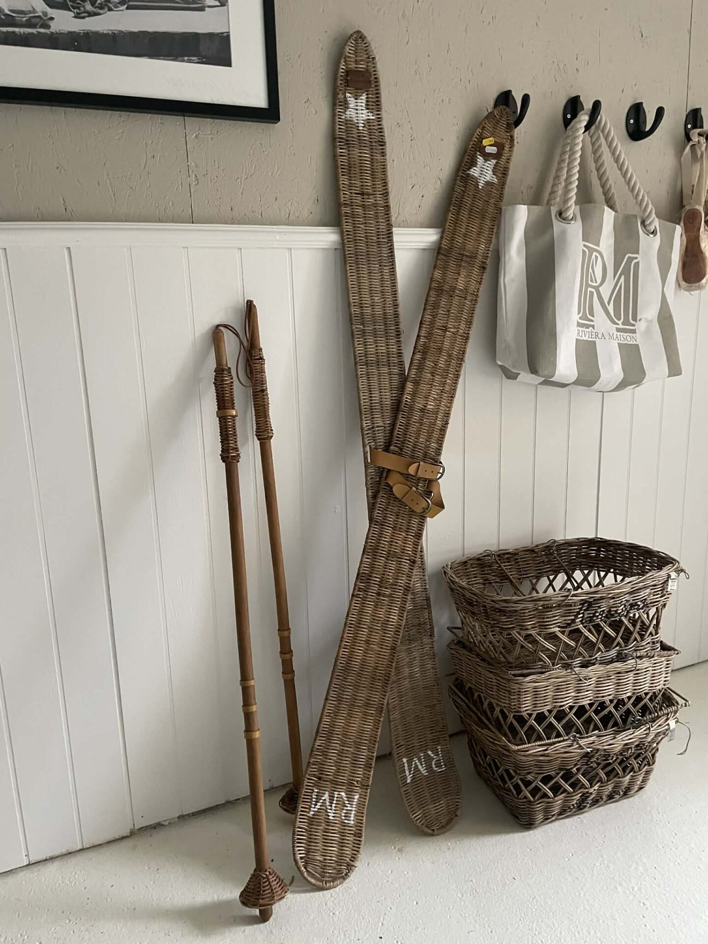 Ski sæt - Rustic Rattan Ski Set 1 SÆT TILBAGE Ski sæt - Rustic Rattan Ski Set 1 SÆT TILBAGE