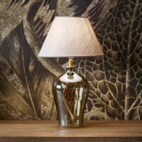Anzio Table Lamp – elegant bordlampe i glas Inkl. Lampeskærm Anzio Table Lamp – elegant bordlampe i glas Inkl. Lampeskærm